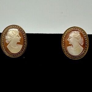 Vintage Women Carved Shell Earrings